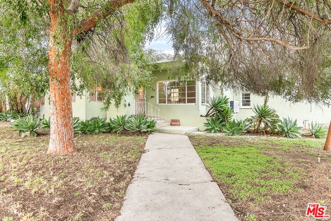 Building Photo - 7854 Goll Ave