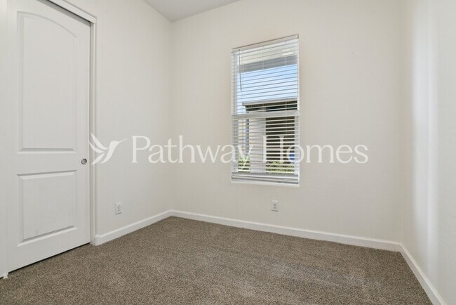 Foto del edificio - 3036 N 37th Pl