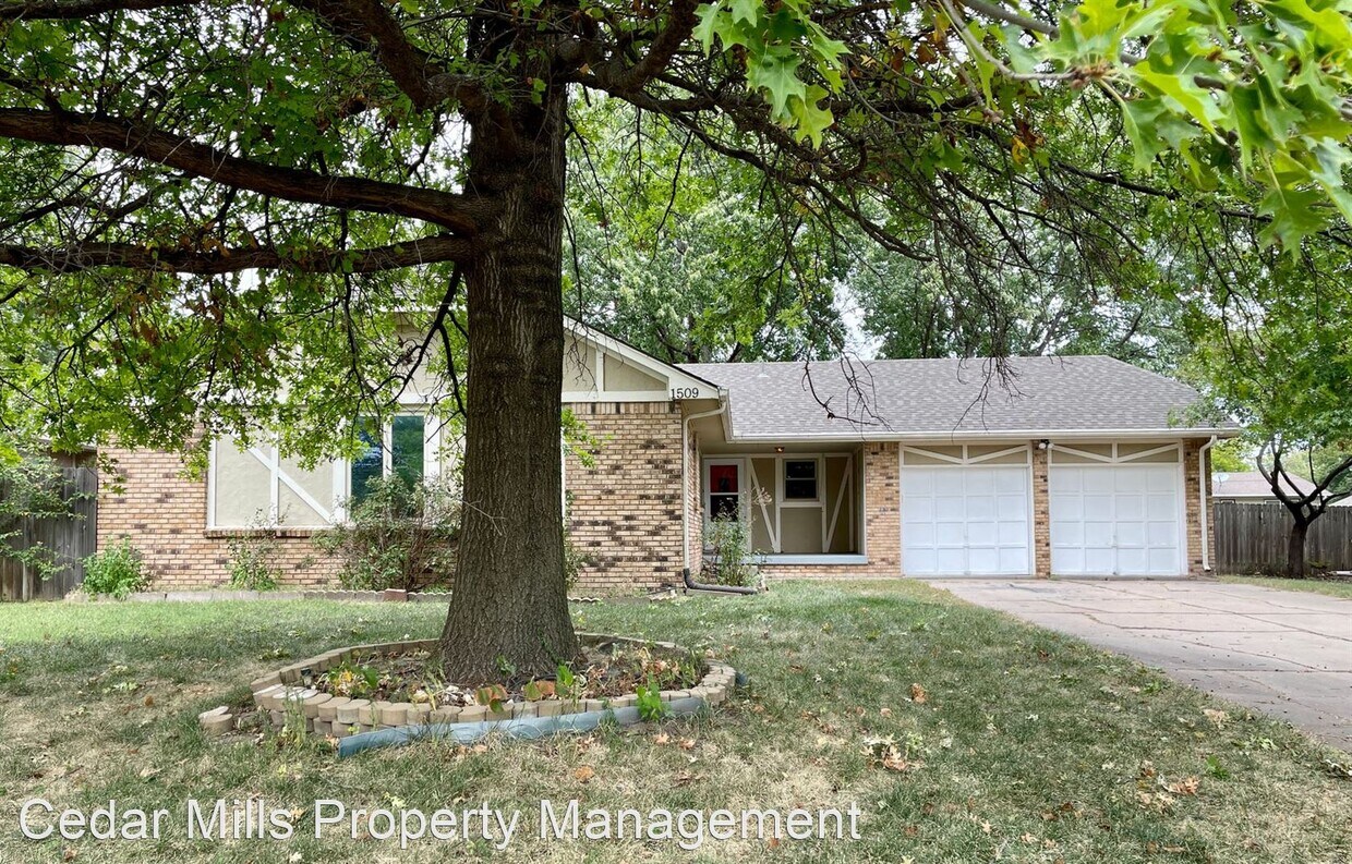 4 br, 2.5 bath House 1509 N Brunswick House Rental in Wichita, KS