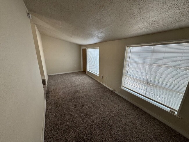 Building Photo - One Bedroom House Located In Heart of Lubbock Minutes From Texas Tech & Medical District!