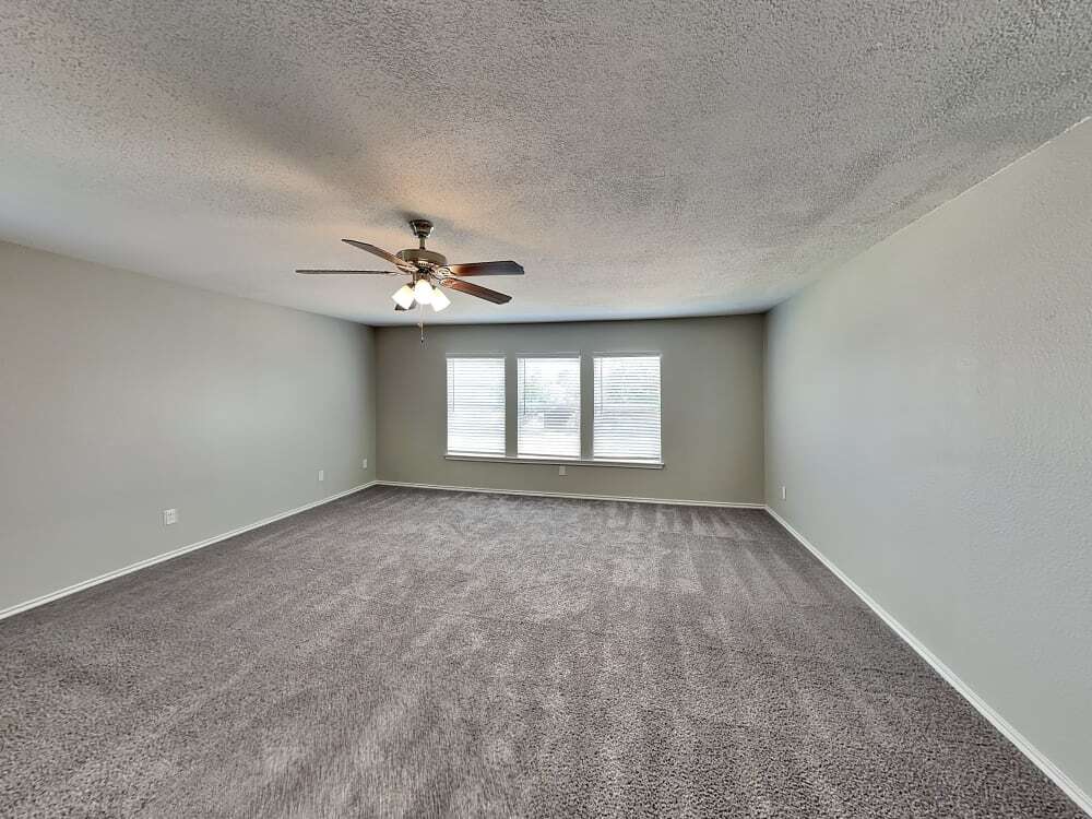 Building Photo - 12002 Peachtree Ln