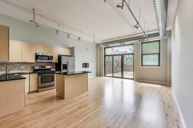 Foto del edificio - 1301 W Madison St