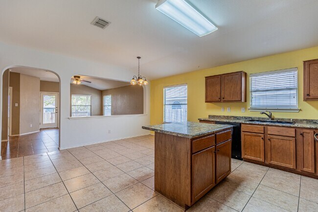 Building Photo - 8914 Walnut Springs