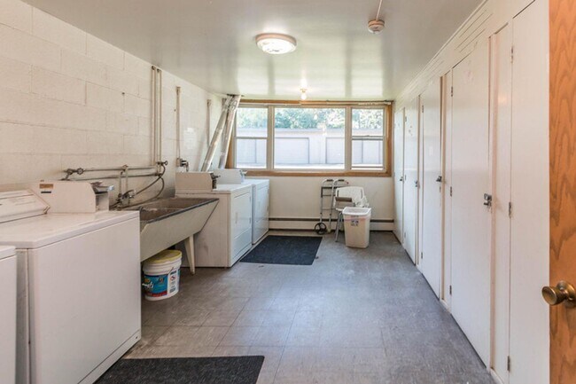 Foto del edificio - Available September! - 1 Bed 1 Bath Apartment