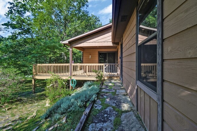 Foto del edificio - 3 bedroom / 2 bath on a private corner lot in Fairfield Glade