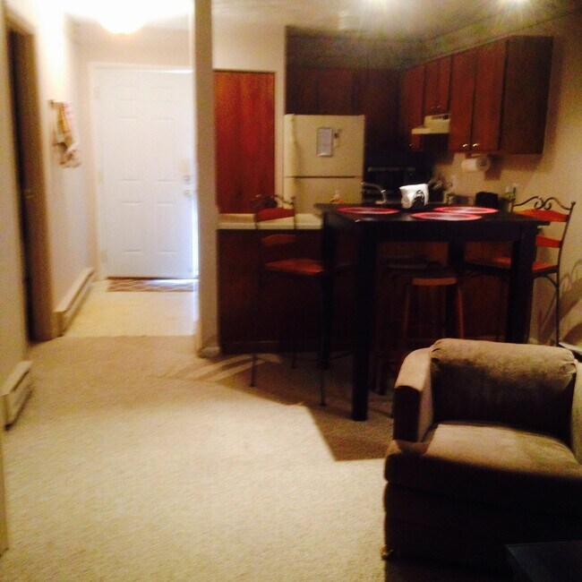 Foto del edificio - 475 Meadowview Dr