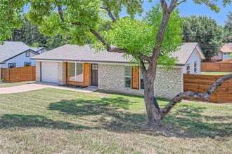 Building Photo - 3501 Santa Fe Dr