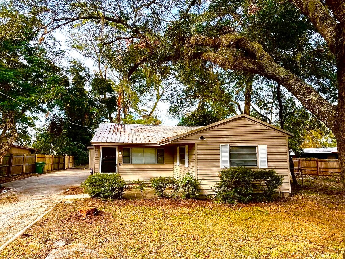 Photo - 2310 E Minnehaha St (Tampa, FL)