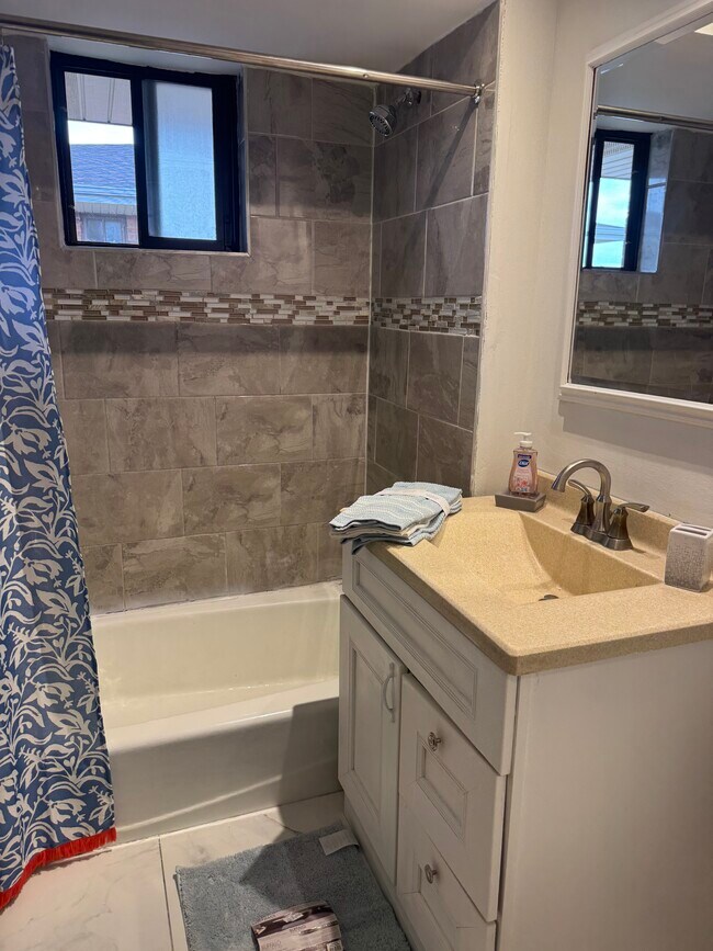 Foto del edificio - 15744 S Lake Dr
