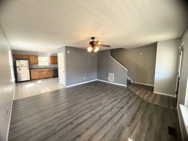 Building Photo - Fenced home close to FLW!