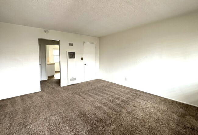 Building Photo - Normal Heights - Spacious Studio Apartment...