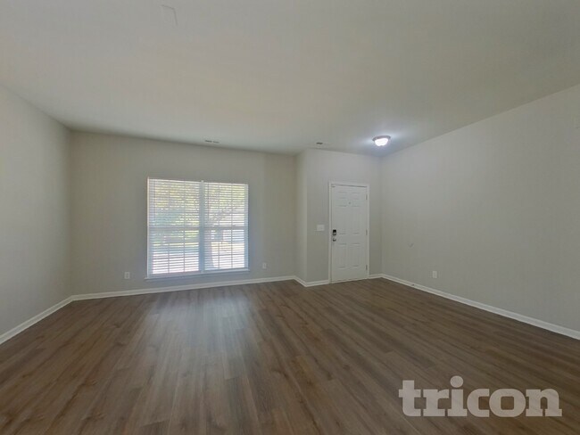 Building Photo - 11035 Elven Dr