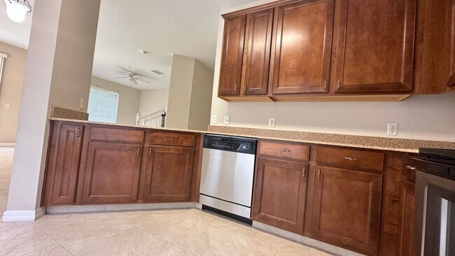 Building Photo - 3 bedroom 21/2 bath Townhome in Winter Garden