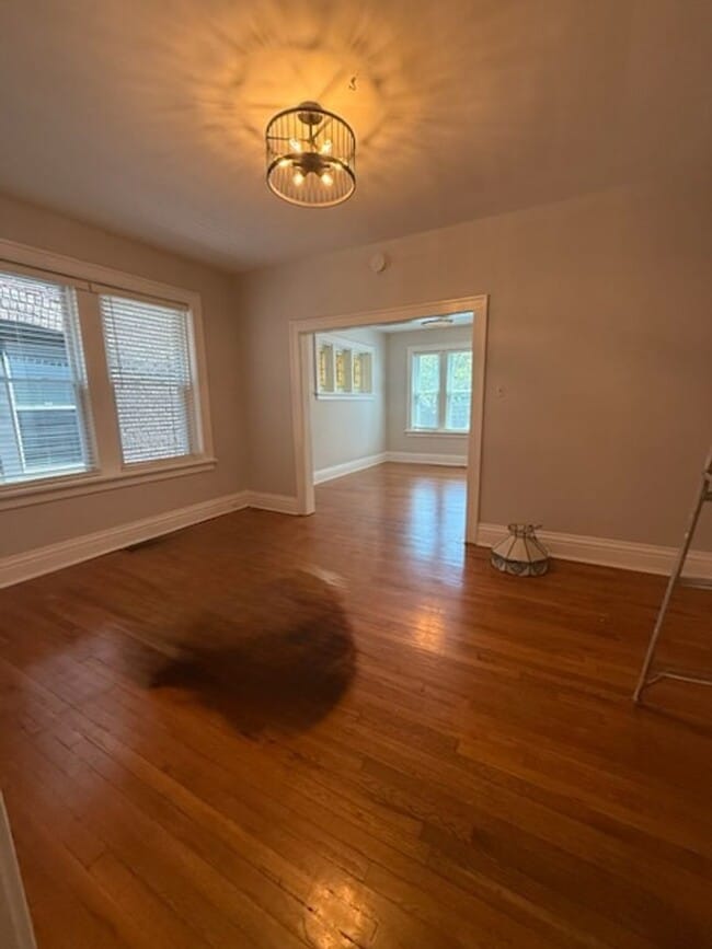 Building Photo - Dogtown Apartment!