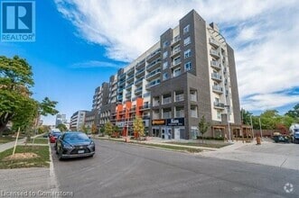 Building Photo - 280 Lester St