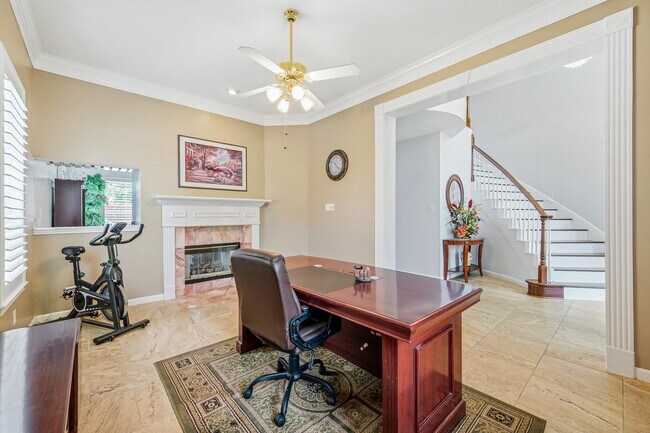 Building Photo - 531 W North Hill Dr