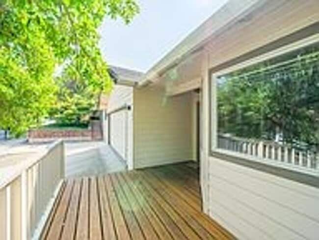 Foto del edificio - Cute 3 bedroom/2 bath downtown home!