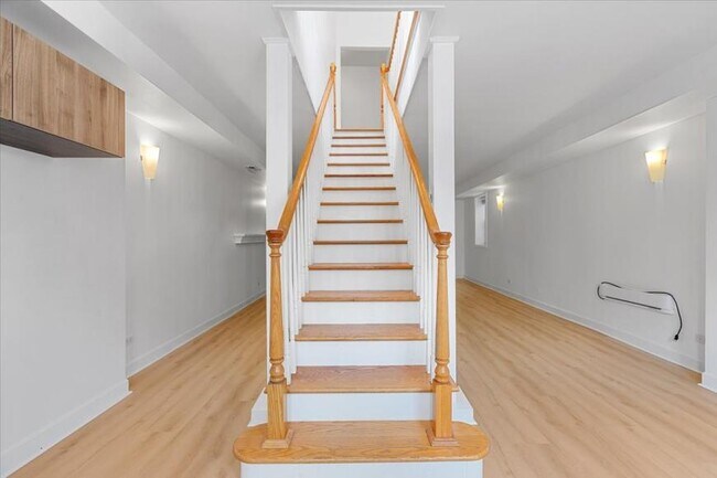 Building Photo - 4 bedroom in Chicago IL 60626