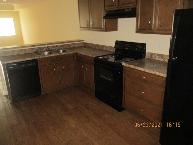 Building Photo - 121 Magnolia Ct