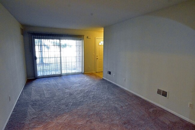 Building Photo - Shelby TWP 2-BR, 2-BA with Attached Garage, Lower Unit, Immediate Occupancy