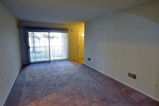 Foto del edificio - Shelby TWP 2-BR, 2-BA with Attached Garage, Lower Unit, Immediate Occupancy