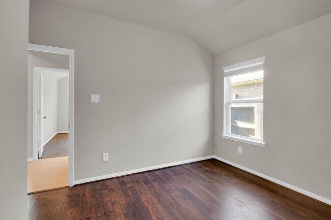 Foto del edificio - 2421 Bear Crk Dr