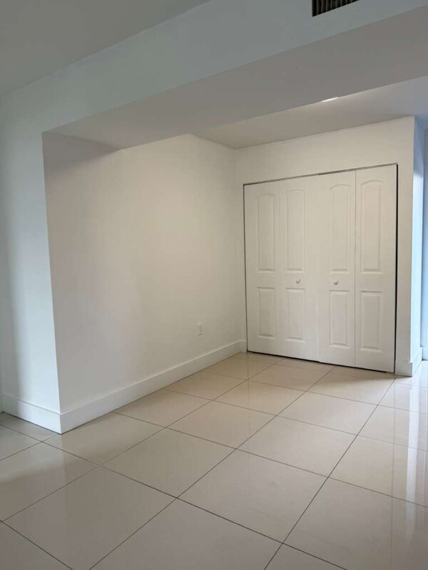 Foto del edificio - 9460 Fontainebleau Blvd