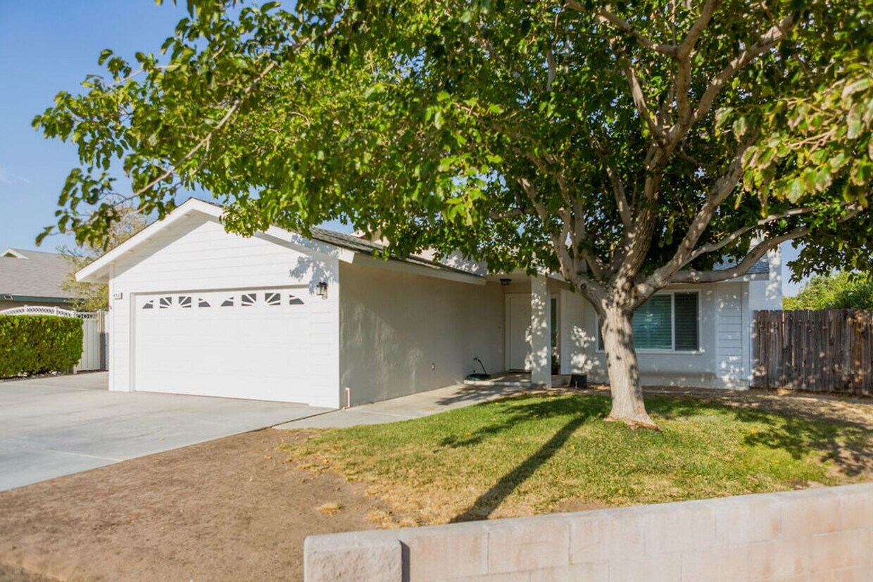 Primary Photo - Charming 3 bed, 2 bath home AVAILABLE for ...