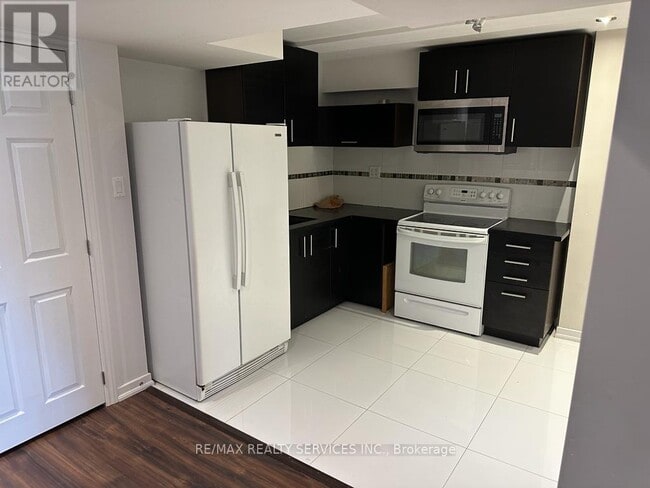 Building Photo - 339 Edenbrook Hill Dr