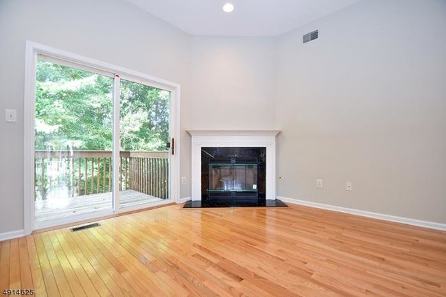 Foto del edificio - 3 bedroom in Berkeley Heights NJ 07922