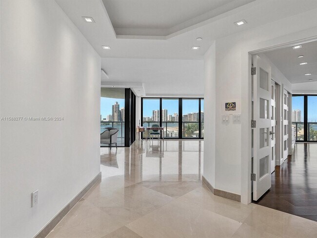 Building Photo - 4000 Island Blvd