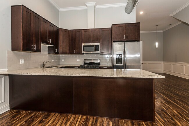 Foto del edificio - 3336 W Irving Park Rd