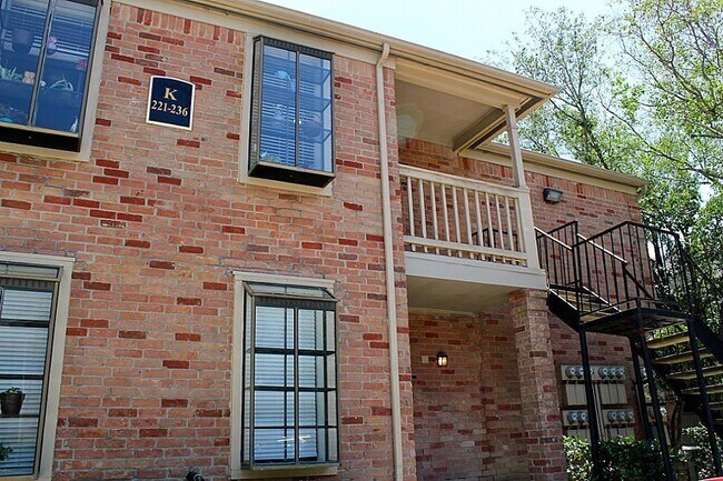 Foto del edificio - 2255 Braeswood Park Dr