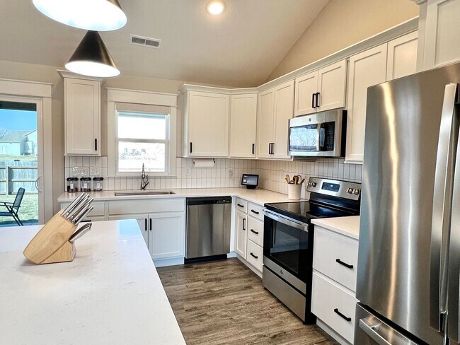 Foto del edificio - Modern Single-Family Home in Scenic Meadows Neighborhood