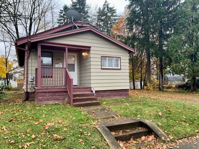 Foto del edificio - 2306 24th St NE