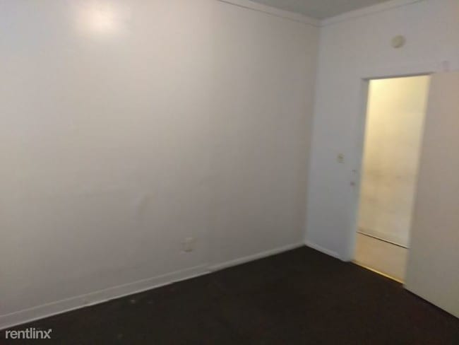 Building Photo - 1 br, 1 bath Apartment - 740 E 4th St