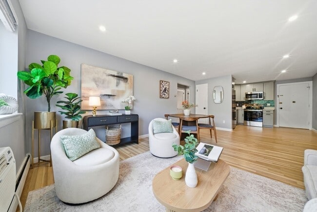 Building Photo - 20 Radcliffe Rd