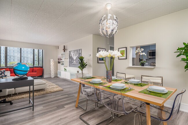 Foto del edificio - 637 E Woodland Park Ave