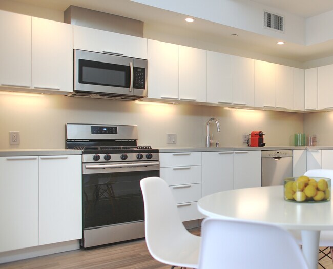 Kitchen - 12602 Moorpark St