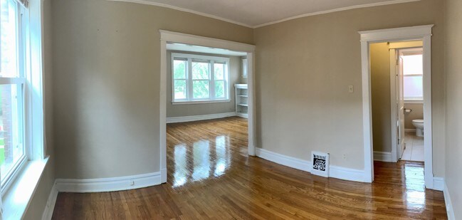 Foto del edificio - 1323 Woodland Dr