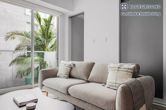 Foto del edificio - 3838 Dunn Dr