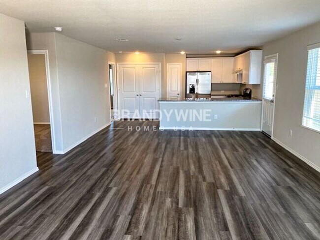 Building Photo - 3 BEDROOM - RUNDLE