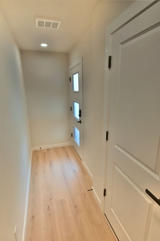 Building Photo - 3bd/2.5ba Lynnwood Townhome