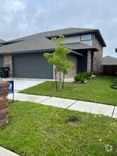 Building Photo - 3900 Central Park Dr