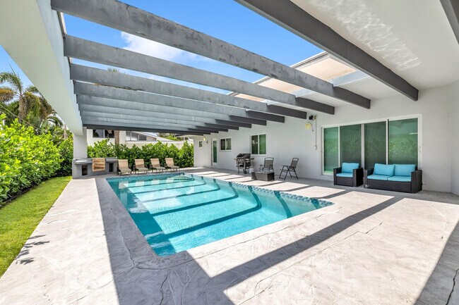 Foto del edificio - 2812 NE 27th St