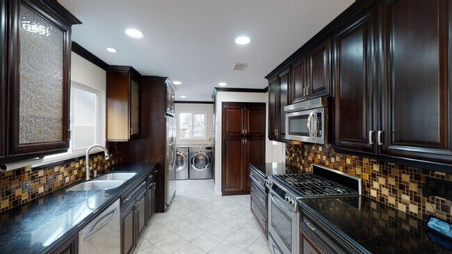 Kitchen - 239 Albert Plz