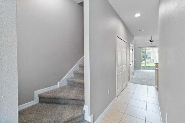 Foto del edificio - Beautiful Two Story 3/2.5 Town Home w/ Loft & Screened Porch in St. Cloud