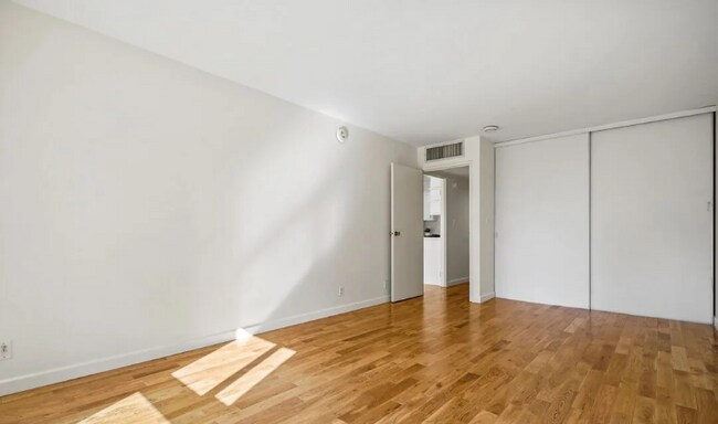 Foto del edificio - 1200 Broadway St