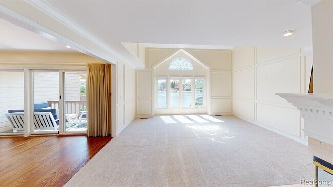 Building Photo - 18182 Blue Heron Dr W
