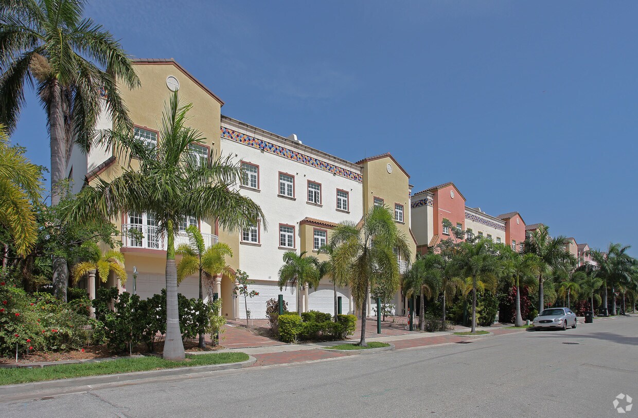 Primary Photo - 55-85 Isle Of Venice Dr